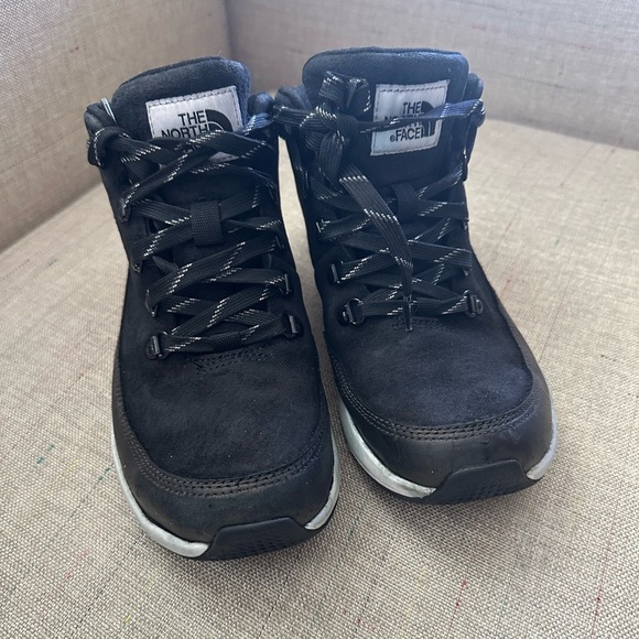The North Face women boots size 8.5 Black Interior Fabric - Picture 6 of 7